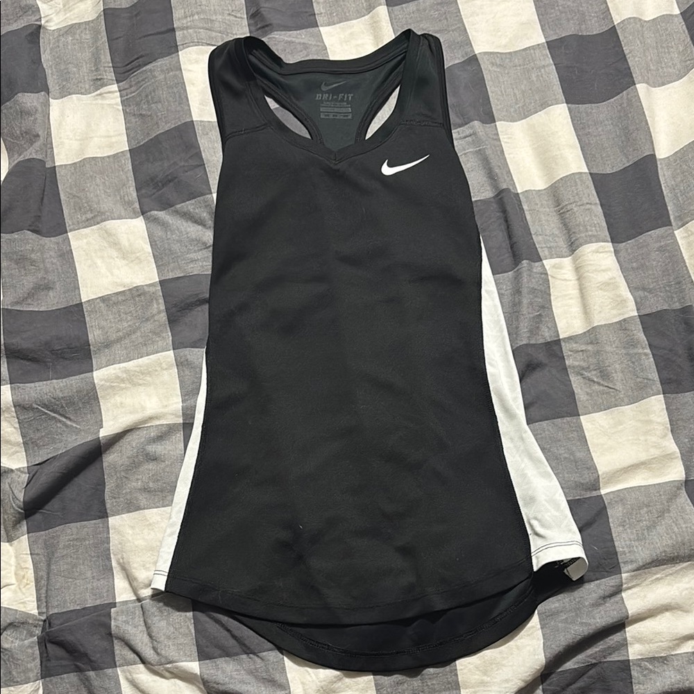 Nike Black and White Fitted Tank Top